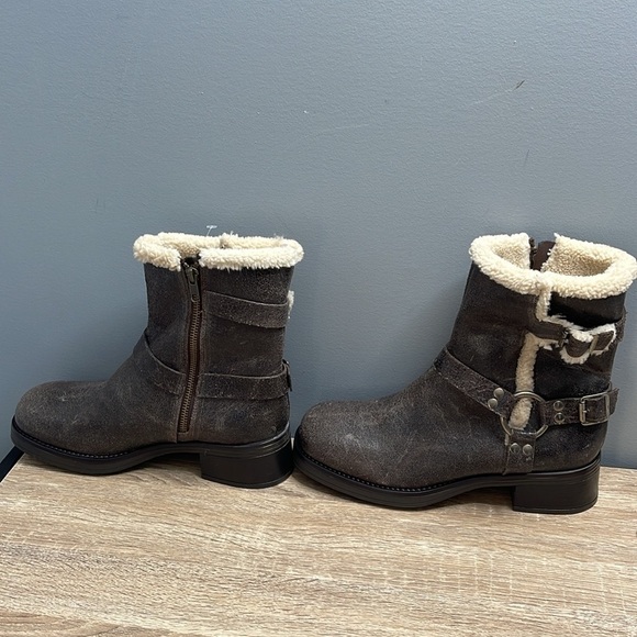 Steve Madden Brown Combat Boots with Cream Trim - Picture 7 of 12